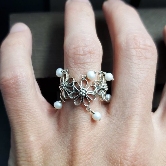 Size 7 Sterling Silver Floral Design Pearl Charms Ring - Picture 1 of 7